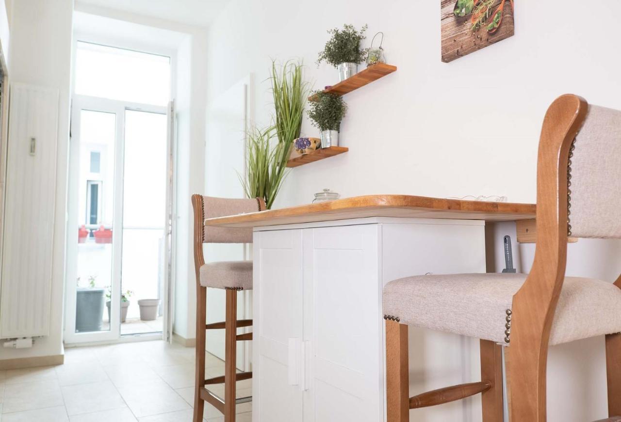 2 Rooms & Balcony - Top Location! Wien Eksteriør billede